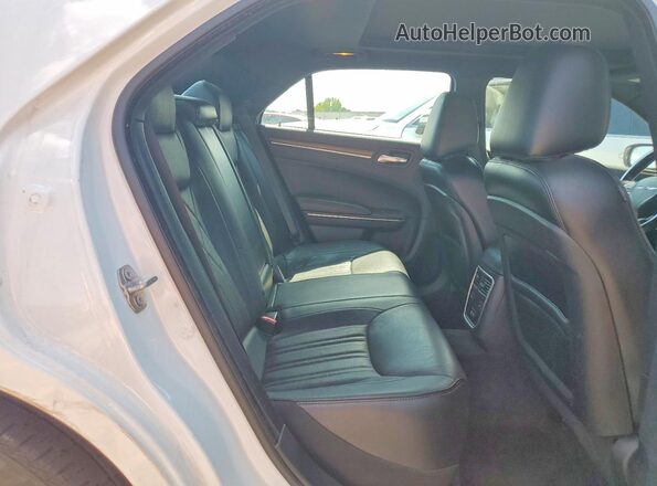 2C3CCAPG8HH661526 2017 CHRYSLER 300 Белый Вид задних сидений