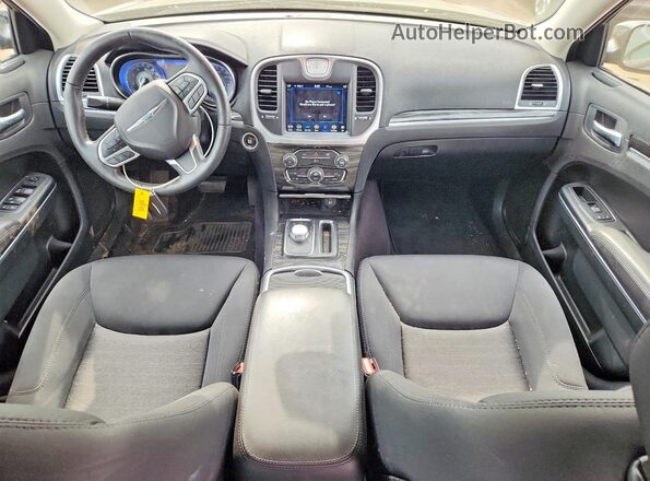 2C3CCARG5JH255030 2018 CHRYSLER 300 Gray Вид панелі приладів