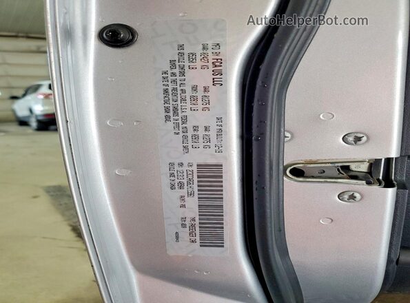 2C3CCARG6LH115961 2020 CHRYSLER 300 White VIN կոդի պիտակի տեսք