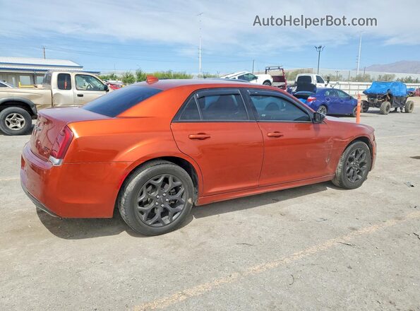 2C3CCARG6LH250177 2020 CHRYSLER 300 Оранжевый Задняя правая четверть