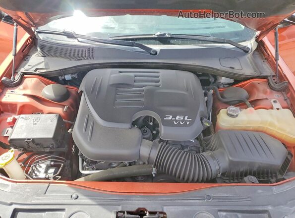 2C3CCARG6LH250177 2020 CHRYSLER 300 Оранжевый Вид задней части салона