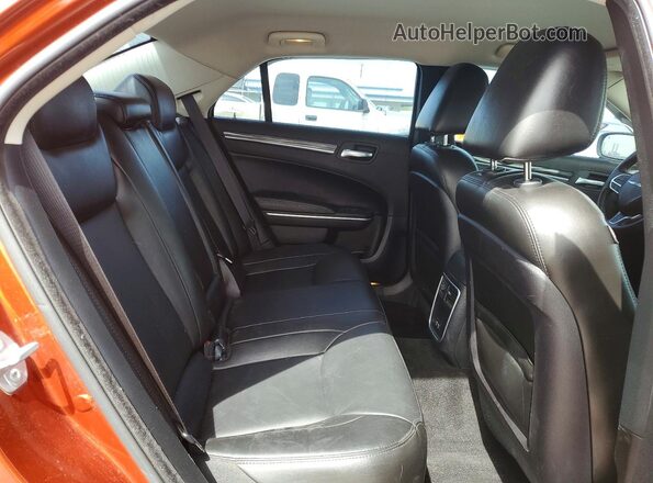 2C3CCARG6LH250177 2020 CHRYSLER 300 Оранжевый Вид задних сидений
