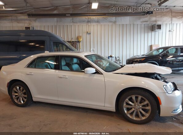 2C3CCARG7JH181898 2018 CHRYSLER 300 White უკანა სალონის ხედი