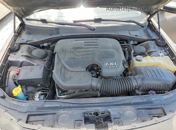 2C3CCARG9GH305047 2016 CHRYSLER 300 Gray Widok wnętrza z tyłu