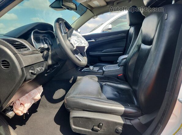 2C3CCASG3NH236945 2022 CHRYSLER 300 Белый Вид салона спереди