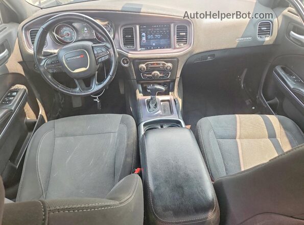 2C3CDXBG0JH173717 2018 DODGE CHARGER Silver Widok deski rozdzielczej