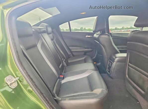 2C3CDXBG0LH237922 2020 DODGE CHARGER Green Vista de los asientos traseros