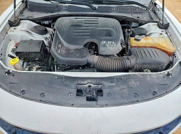 2C3CDXBG2KH504976 2019 DODGE CHARGER White Вид задньої частини салону