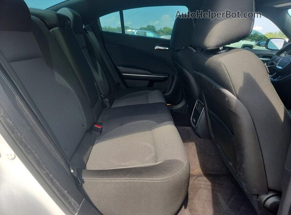 2C3CDXBG3GH298154 2016 DODGE CHARGER White Vista de los asientos traseros