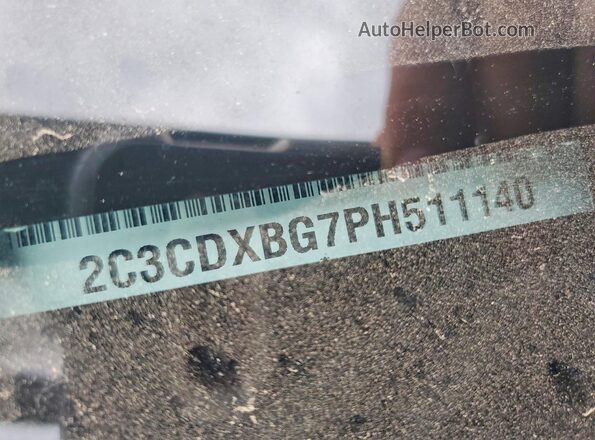 2C3CDXBG7PH511140 2023 DODGE CHARGER Black Widok komory silnika