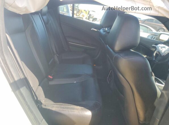 2C3CDXBG8NH220322 2022 DODGE CHARGER White Widok tylnych siedzeń