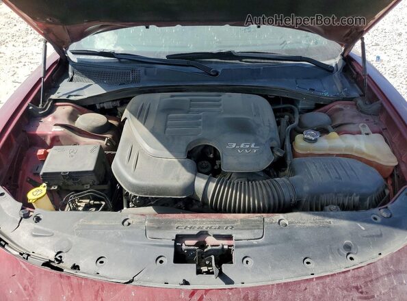 2C3CDXBG9JH173814 2018 DODGE CHARGER Red Widok wnętrza z tyłu
