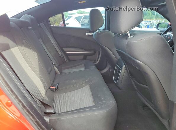 2C3CDXBG9KH631921 2019 DODGE CHARGER Red Vista de los asientos traseros