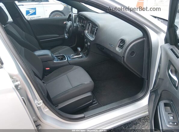 2C3CDXBGXLH190110 2020 DODGE CHARGER Серебряный Вид салона спереди