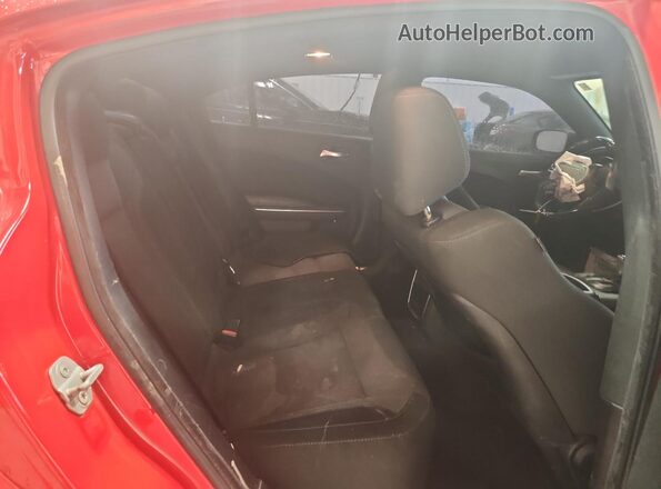 2C3CDXCT0JH155939 2018 DODGE CHARGER Red Widok tylnych siedzeń