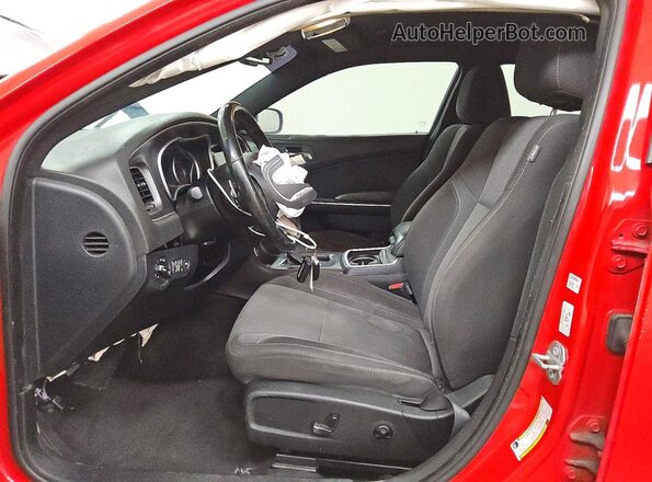 2C3CDXCT1JH155772 2018 DODGE CHARGER Red Widok wnętrza z przodu