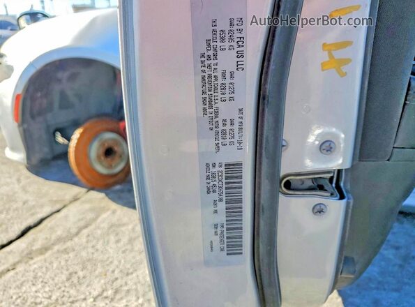 2C3CDXCT3KH754108 2019 DODGE CHARGER Silver Widok komory silnika