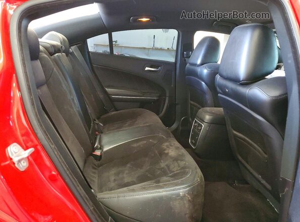 2C3CDXGJ0JH232172 2018 DODGE CHARGER Red Widok tylnych siedzeń