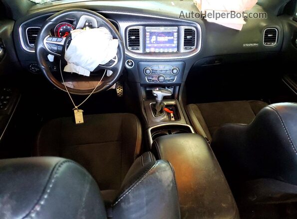 2C3CDXGJ0JH232172 2018 DODGE CHARGER Red Widok deski rozdzielczej