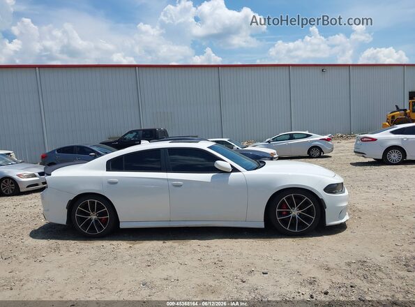 2C3CDXGJ1GH143347 2016 DODGE CHARGER White Widok wnętrza z tyłu