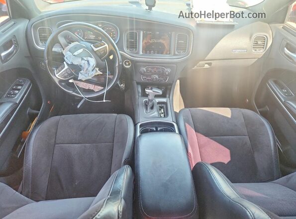 2C3CDXGJ2HH589556 2017 DODGE CHARGER Красный Вид панели приборов