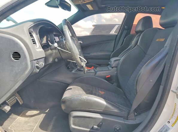 2C3CDXGJ3HH598816 2017 DODGE CHARGER White Вид салону спереду