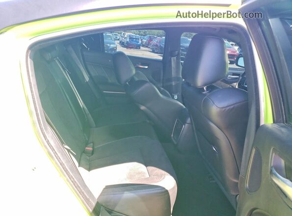 2C3CDXGJ5PH645942 2023 DODGE CHARGER Green Հետևի նստատեղերի տեսք