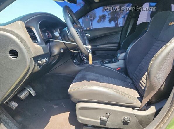 2C3CDXGJ7JH337484 2018 DODGE CHARGER Green Вид салону спереду