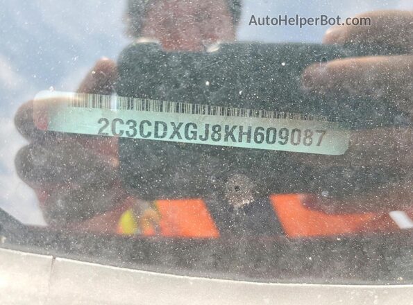 2C3CDXGJ8KH609087 2019 DODGE CHARGER Red Вид підкапотного простору