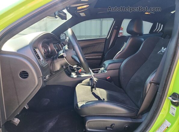 2C3CDXGJ8PH619125 2023 DODGE CHARGER Green Вид салону спереду