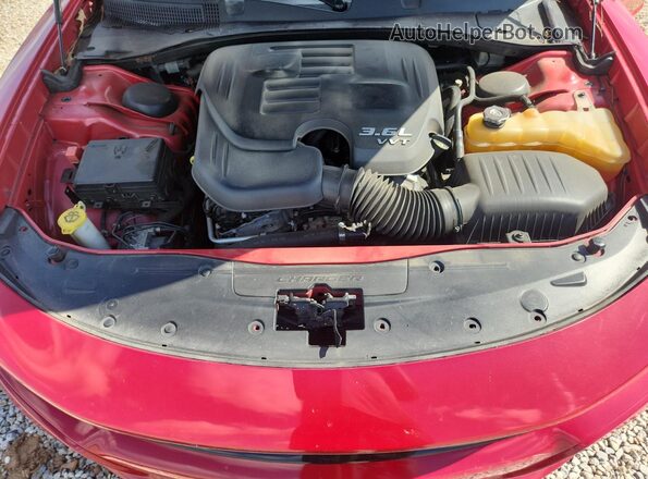 2C3CDXHG0GH183213 2016 DODGE CHARGER Red Widok wnętrza z tyłu