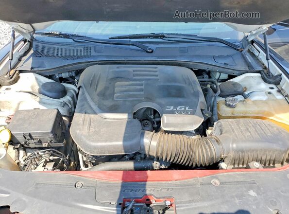 2C3CDXHG5GH346230 2016 DODGE CHARGER White Вид задньої частини салону