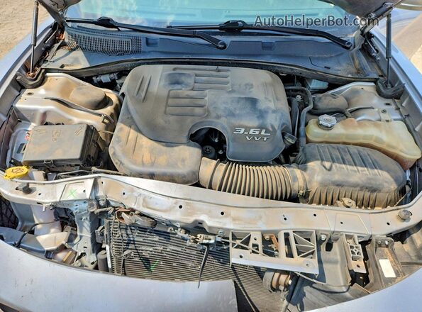 2C3CDXHG5JH133334 2018 DODGE CHARGER Silver Vista interior trasera