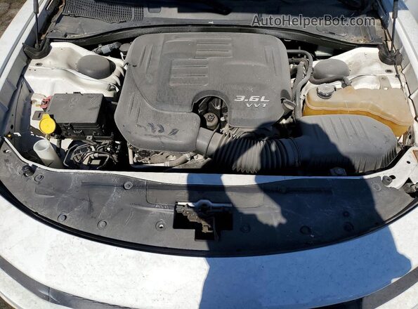 2C3CDXHG5KH685014 2019 DODGE CHARGER White Rear interior view