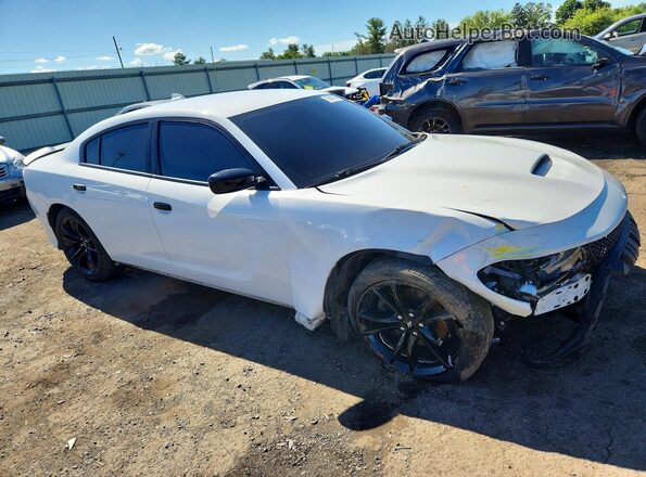 2C3CDXHG6JH323241 2018 DODGE CHARGER White Delantero derecho