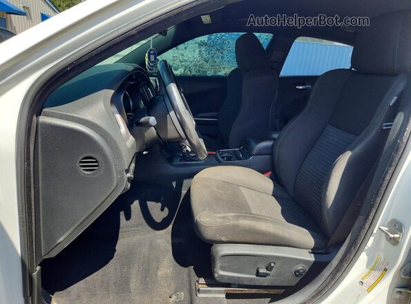 2C3CDXHG6KH688987 2019 DODGE CHARGER White Widok wnętrza z przodu