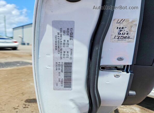 2C3CDXHG7KH684897 2019 DODGE CHARGER White Engine compartment view