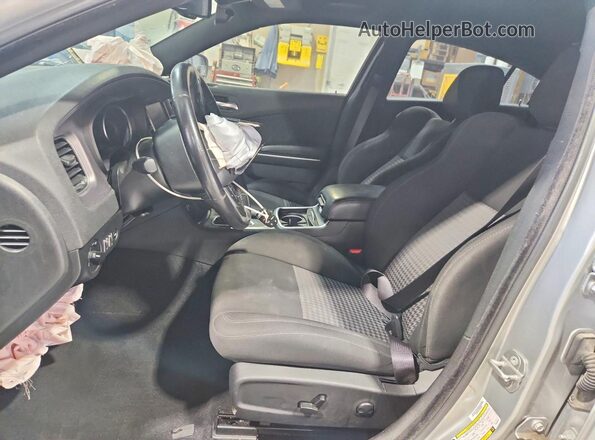 2C3CDXHG8PH539035 2023 DODGE CHARGER Silver Widok wnętrza z przodu