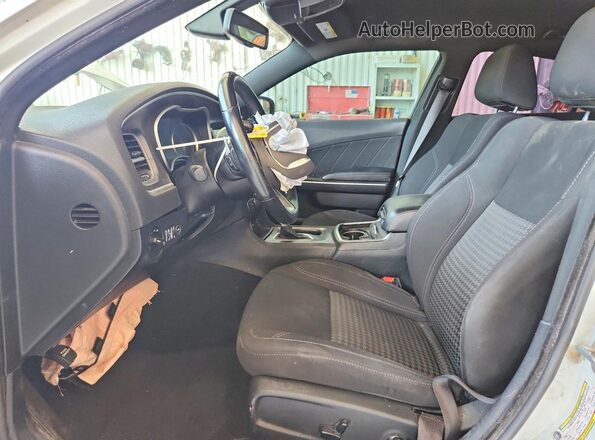2C3CDXJG8JH136304 2018 DODGE CHARGER Белый Вид салона спереди