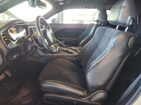 2C3CDZAG0JH202324 2018 DODGE CHALLENGER White Widok wnętrza z przodu