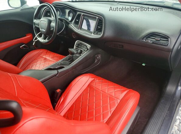 2C3CDZAG0JH302844 2018 DODGE CHALLENGER Черный Вид панели приборов