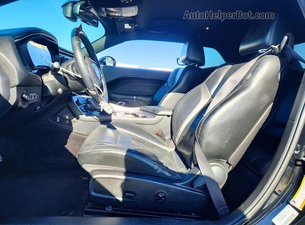2C3CDZAG1GH236748 2016 DODGE CHALLENGER Black Front interior view