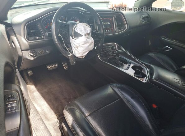 2C3CDZAG1JH112390 2018 DODGE CHALLENGER White Widok deski rozdzielczej