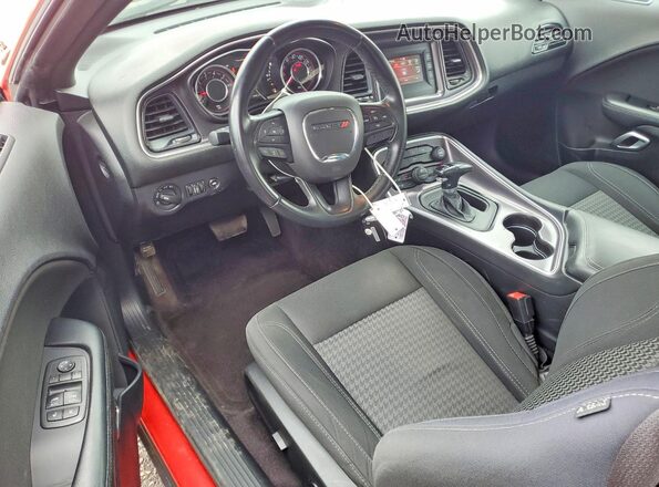 2C3CDZAG2GH130759 2016 DODGE CHALLENGER Красный Вид панели приборов