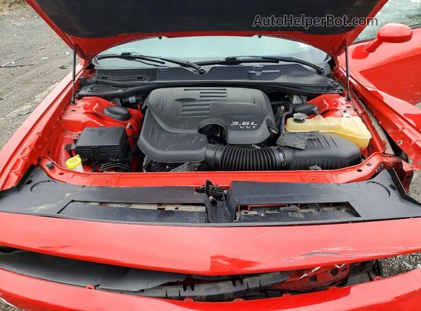 2C3CDZAG2GH130759 2016 DODGE CHALLENGER Красный Вид задней части салона