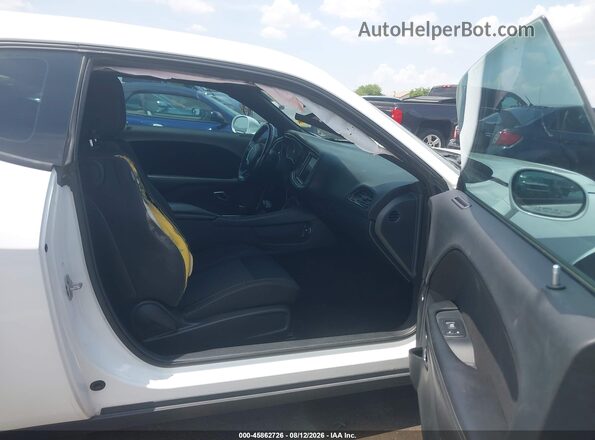 2C3CDZAG2JH223370 2018 DODGE CHALLENGER White Widok wnętrza z przodu