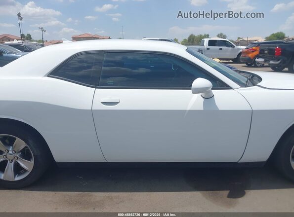 2C3CDZAG2JH223370 2018 DODGE CHALLENGER White Widok wnętrza z tyłu