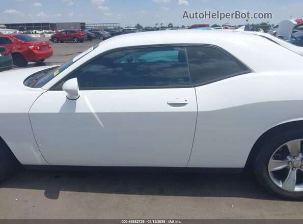 2C3CDZAG2JH223370 2018 DODGE CHALLENGER White Widok wnętrza 360 stopni