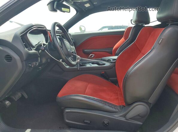 2C3CDZAG2JH327762 2018 DODGE CHALLENGER White Front interior view