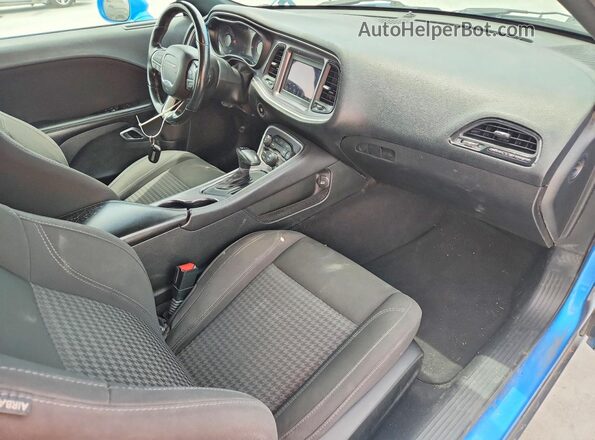 2C3CDZAG2KH684523 2019 DODGE CHALLENGER Blue Widok deski rozdzielczej